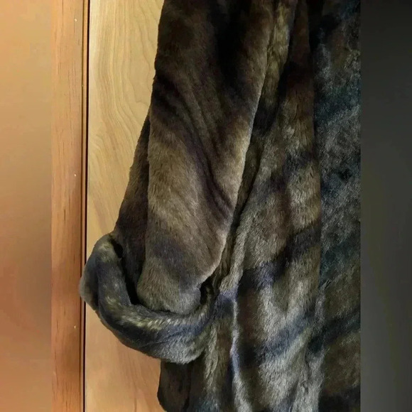 Jones New York Faux Fur Coat Size XL EUC - Picture 5 of 15